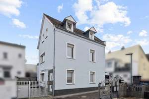 Familienfreundliches Einfamilienhaus mit 6 Zimmern und durchdachter Raumaufteilung in Koblenz – Die vollständige Adresse der Immobilie erhältst du vom Anbieter., 56070 Wallersheim, Koblenz – Vorschaubild 1