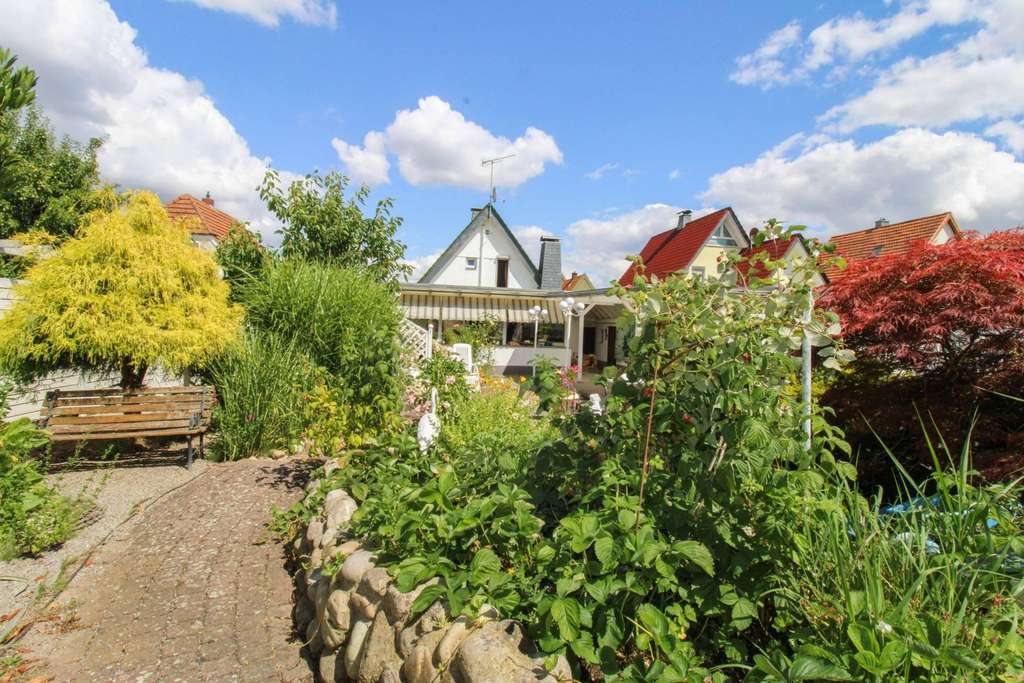 EFH in Herford modernisiert  - 5 Zimmer - Photovoltaikanlage und großer Garten