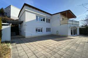 Steinen: Großes Einfamilienwohnhaus mit schöner Aussicht und Einzelgarage. – Die vollständige Adresse der Immobilie erhältst du vom Anbieter., 79585 Steinen – Vorschaubild 1