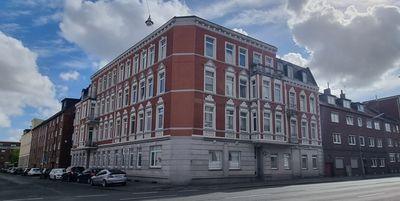 Zwei Wohnungen in einem Mehrparteienhaus - freistehend und vermietet - ca. 7,9 % Rendite möglich