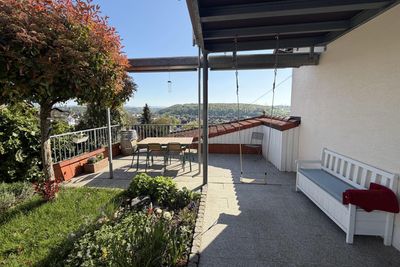 Außergewöhnliches Haus-im-Haus mit Garage und Garten in herrlicher Aussichtslage!
