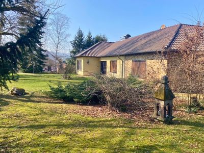 Großzügiges Wohnhaus mit Reitanwesen, Reithalle und 14 Pferdeboxen