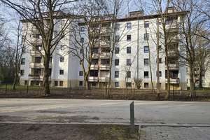 Allach! 2-ZKB Wohnung (Erdgeschoss + Souterrain) mit Einbauküche, Balkon und Tiefgaragenstellplatz!