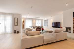 "Therese": Exquisites Penthouse mit Roofgarden – Die vollständige Adresse der Immobilie erhältst du vom Anbieter., 80333 Augustenstraße, München – Vorschaubild 1