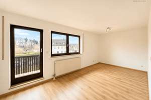 Provisionsfrei: Modernisierte 3-Zimmer-Wohnung mit zwei Balkonen und Kachelofen