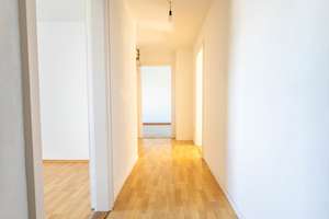Renovierungsbedürftige 2-Zimmer-Wohnung mit Balkon und Außenstellplatz im Augustinviertel! – Die vollständige Adresse der Immobilie erhältst du vom Anbieter., 85053 Südost, Ingolstadt – Vorschaubild 8