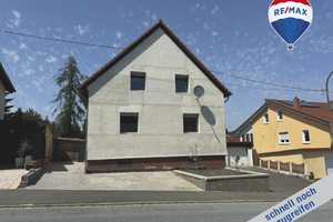 Zweifamilienhaus, Doppelgarage, großer Garten, frisch modernisiert, in Schiffweiler zum besten Preis – Neunkirchen (Kreis) – Vorschaubild 1