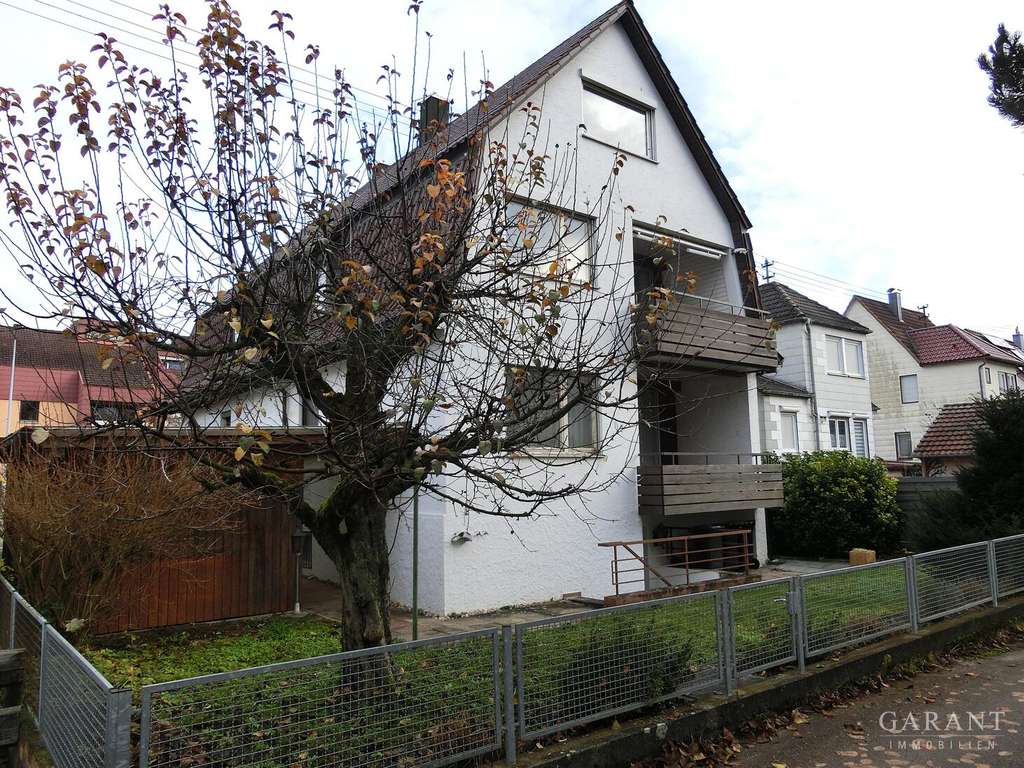 Immobilie in Kirchheim unter Teck - Freistehendes Ein-/Zweifamilienhaus mit Garage, Carport und Garten - Bild 3