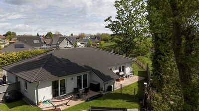 OSTSEE-KAUF / KfW-55-Doppel-Bungalow mit Fußbodenheizung /2 x komfortables Wohnen auf einer Ebene