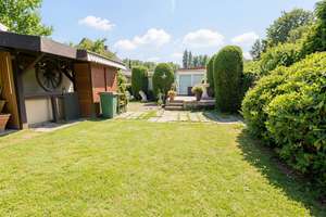 Bungalow-Doppelhaushälfte auf großem Grundstück in ruhiger Wohnlage – Die vollständige Adresse der Immobilie erhältst du vom Anbieter., 22395 Sasel, Hamburg – Vorschaubild 3