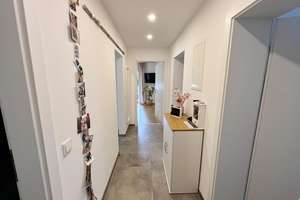 Stilvoll sanierte 3-Zi-Hochparterre-Wohnung mit EBK, Balkon & Garage in Beuel Küdinghoven – Samansstr. 17, 53227 Küdinghoven, Bonn – Vorschaubild 2