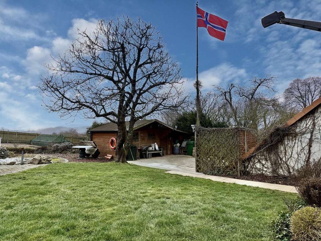 Immobilie in Friedland - Zweifamilienhaus mit Fernblick und außergewöhnlichem Grundstück in Ortsrandlage von Groß Schneen - Bild 2