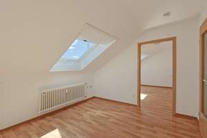 Gemütliche 3-Zimmer-Dachgeschosswohnung für Singles – Die vollständige Adresse der Immobilie erhältst du vom Anbieter., 70771 Leinfelden-Echterdingen – Vorschaubild 3