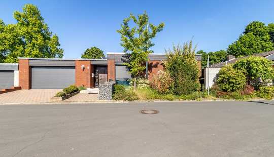 Bild von renovierter Bungalow mit 5,5 Zimmern, Schwimmbad und Doppelgarage