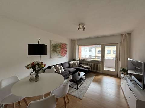 Schöne 2 Zimmerwohnung mit Balkon popular und Tiefgaragenstellpaltz