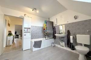 Wohnen mit Wohlfühlfaktor: Helle Dachgeschosswohnung mit Kaminofen – 46147 Holten, Oberhausen – Vorschaubild 9