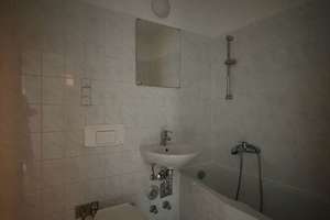 In Sanierung! Single-Apartment mit Balkon und Wannenbad! Nur für EINE Person! – Naumburger Ring 26, 12627 Hellersdorf, Berlin – Vorschaubild 4