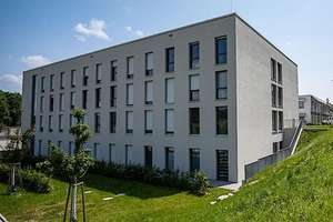 400€ 1-Zimmer Wohnung im 3. OG mit Aufzug in Villingen-Schwenningen – Schrambergerstraße 30/1, 78054 Schwenningen, Villingen-Schwenningen – Vorschaubild 1