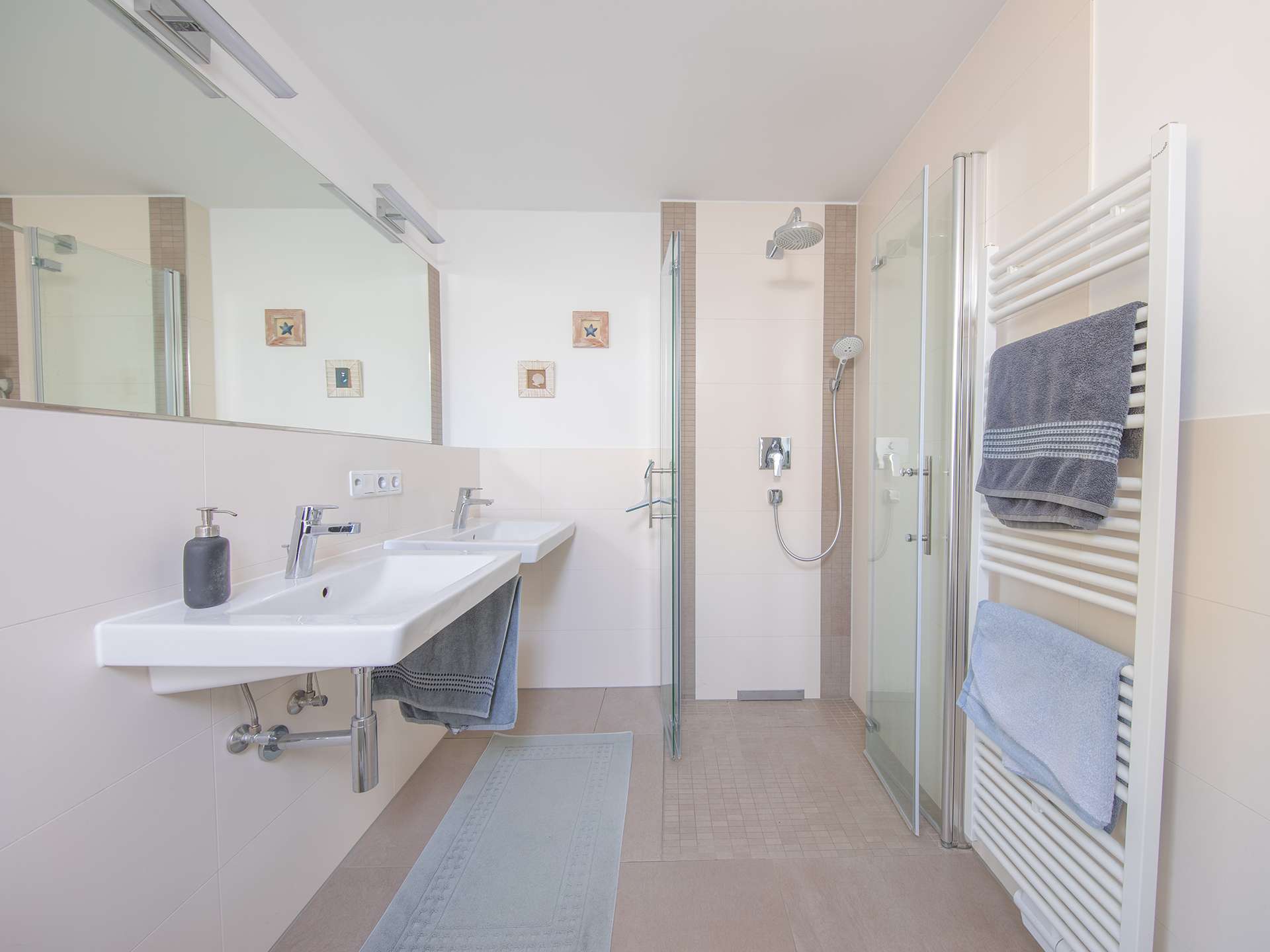 Immobilie in Utting am Ammersee - WOHNEN MIT KOMFORT & STIL: MODERNES REIHENECKHAUS IN SEENAHER RUHELAGE, HOLZHAUSEN - Bild 0