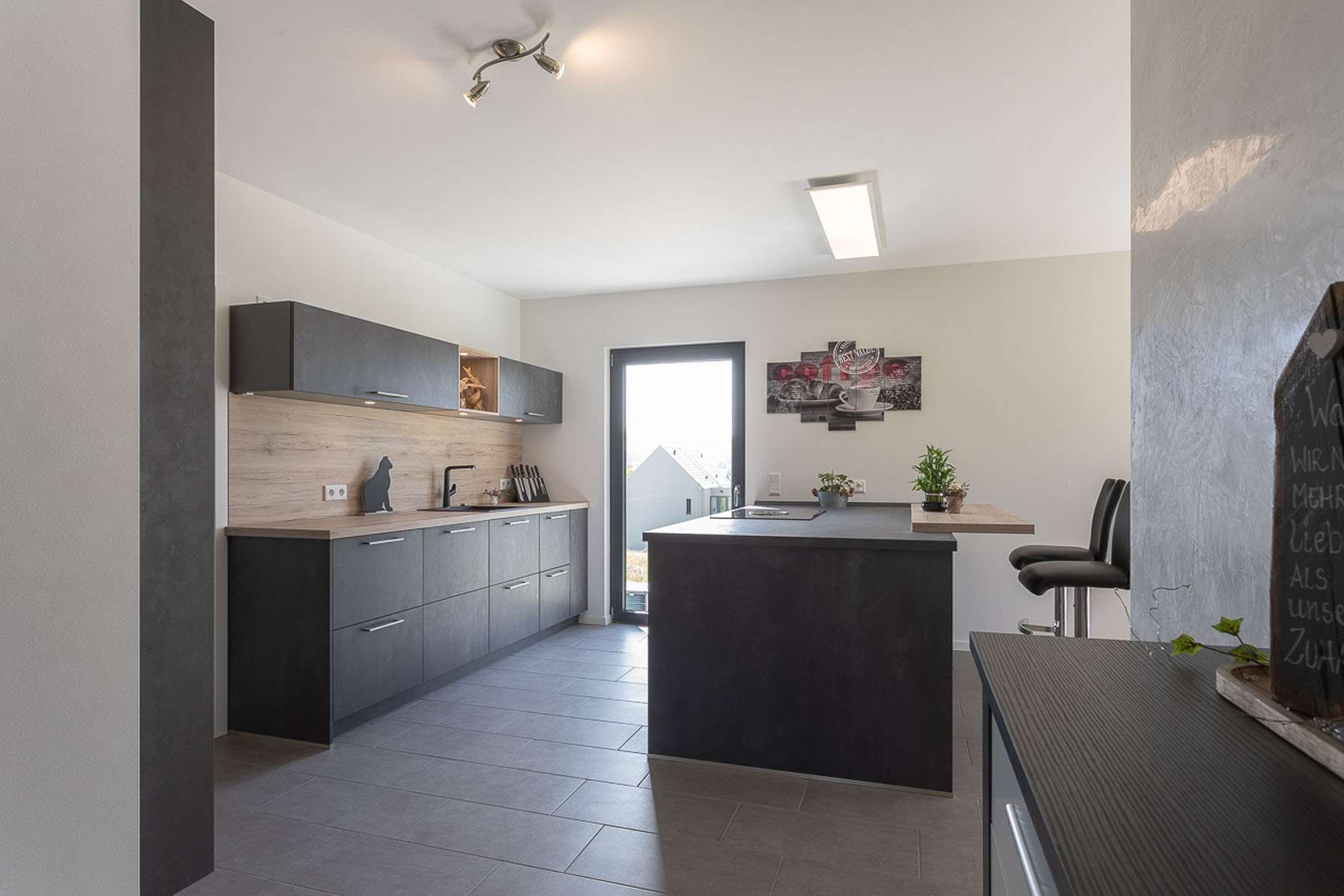 Immobilie in Mindelstetten - Modernes Einfamilienhaus mit viel Platz für die ganze Familie - Bild 1