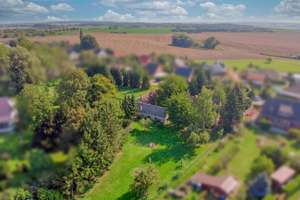 Renovierungsbedürftiges Einfamilienhaus samt Garten, 2 Garagen und 3 Freistellplätzen – Bienenweg 39, 17039 Neuenkirchen – Vorschaubild 2