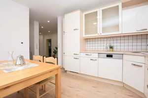 Wunderschönes, großes 3-Familienhaus mit 2 großen Wohnungen + Einliegerwohnung. – Hannover (Kreis) – Vorschaubild 9