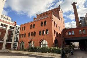 Hochwertige Eigentumswohnung im denkmalgeschützten KesselhausQuartier mit Balkon zum grünen Innenhof – Eberhard-Roters-Platz 13, 10965 Kreuzberg, Berlin – Vorschaubild 2