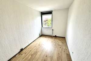 Frisch renovierte 3-Zimmer-Wohnung mit Sonnenbalkon in Dortmund-Brackel – Dortmund – Vorschaubild 4