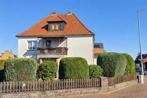 Uetze - Renditeimmobilie - 4-Familienhaus + Doppelhaushälfte + 3 Garagen – Die vollständige Adresse der Immobilie erhältst du vom Anbieter., 31311 Uetze – Vorschaubild 3