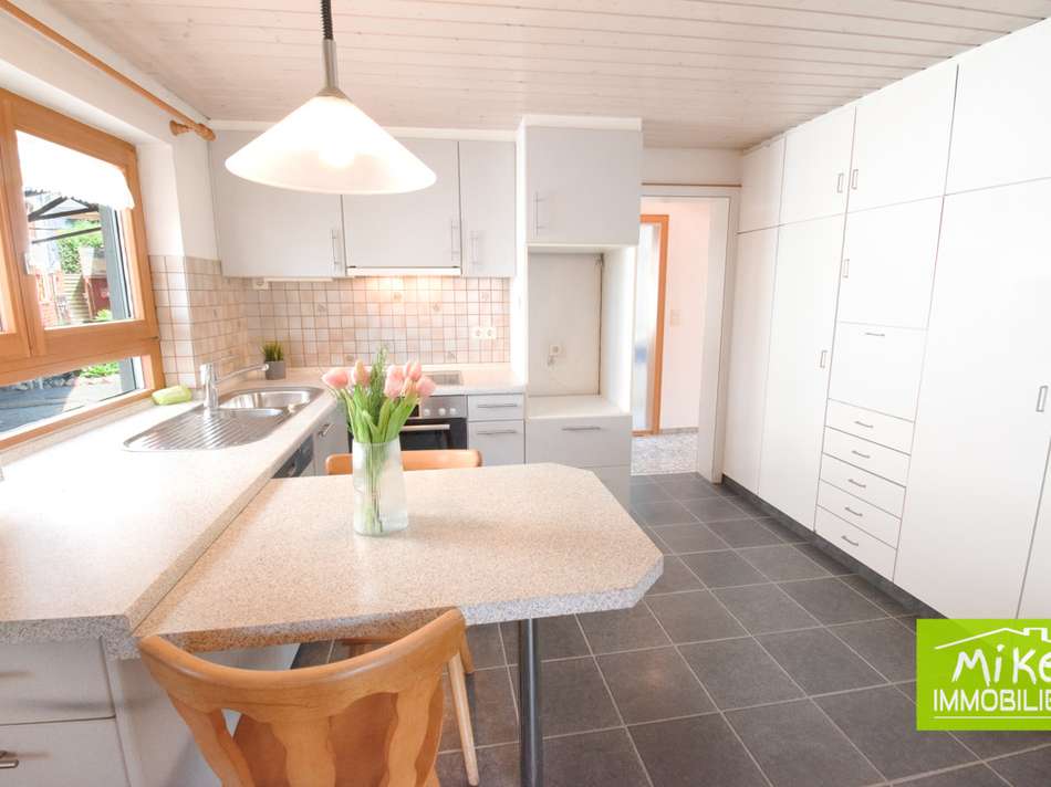 Küche mit Einbauschrank