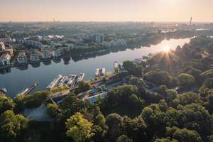 *** Halbinsel Stralau: Ihr Juwel an der Spree auf 2 Etagen & Traumgarten ***
