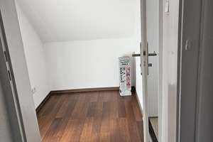 Wohnen mit Charakter: 2-Zimmer-Dachgeschosswohnung in Bremen – Die vollständige Adresse der Immobilie erhältst du vom Anbieter., 28215 Weidedamm, Bremen – Vorschaubild 4