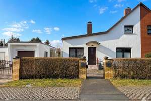 Zwei für Eins: Gepflegte Doppelhaushälfte mit separater Einliegerwohnung