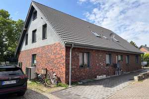 Dachgeschosswohnung mit Balkon und PKW-Stellplatz