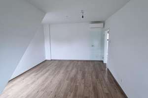 Modernisierte 2-Zimmer-Dachgeschosswohnung mit Balkon in Krefeld (mit Klimaanlage) – Schillerplatz 6, 47799 Cracau, Krefeld – Vorschaubild 4