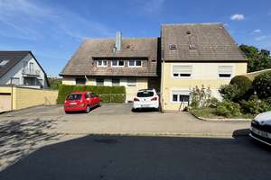 Sonnige 2,5 Zimmer Dachgeschosswohnung mit Balkon