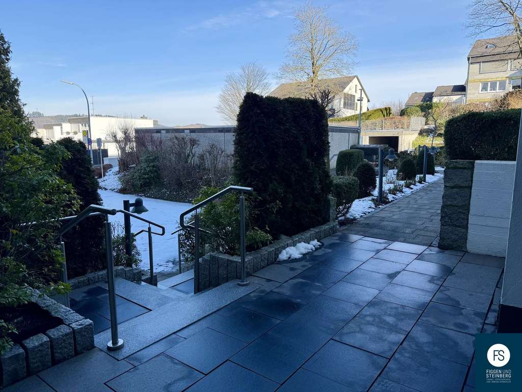 Immobilie in Meschede - Gut geschnittene Zwei-Zimmer-Eigentumswohnung mit Balkon in gefragter Wohnlage von Meschede - Bild 1