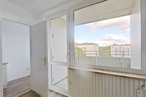 SINGLES AUFGEPASST: Helle und gut geschnittene 1-Zi.-Whg. mit BALKON & EBK – Ernst-Barlach-Str. 4, 24768 Rendsburg – Vorschaubild 2
