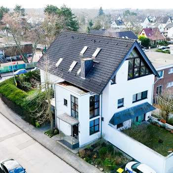 Zwei Wohneinheiten mit Pool, Garten und separatem Zugang – vielseitig nutzbar