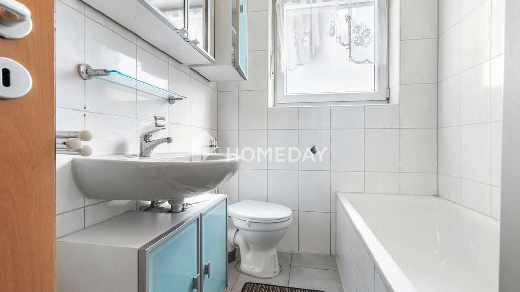 Immobilie in Sulzbach-Rosenberg - Zweifamilienhaus mit großem Garten, Garage & zusätzlicher Mieteinnahme - Bild 3