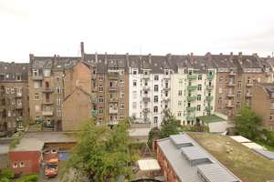 DEM HIMMEL SO NAH / Schöne Dachgeschosswohnung mit Einbauküche in Jugendstil-Stadtvilla – Blücherstraße 34, 65195 Westend / Bleichstraße, Wiesbaden – Vorschaubild 11