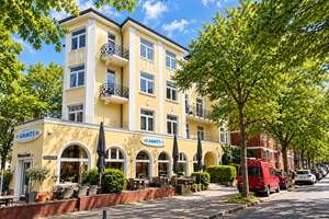 Altbaucharme & Citynähe: Hochwertig renovierte 2-Zimmer-Wohnung mit Balkon – courtagefrei