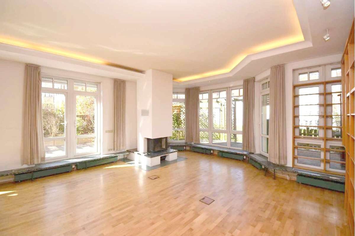 Außergewöhnliche, exklusive Erdgeschoss-Wohnung über 2 Ebenen mit riesiger Terrasse + 2 Balkonen., Harz Kreis – Bild 2