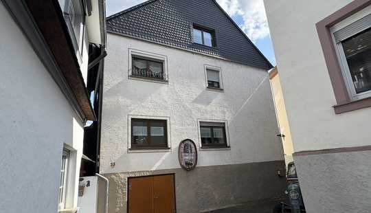 Bild von Interessantes, großzügiges Ein- bis Zweifamilienhaus mit Rheinblick und großem Weinkeller
