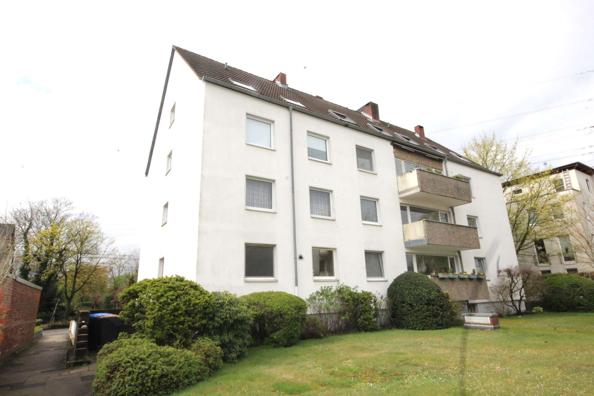 Für den Käufer provisionsfrei: 3-Zimmer-Wohnung mit Balkon in Düsseldorf-Volmerswerth, Düsseldorf – Bild 2