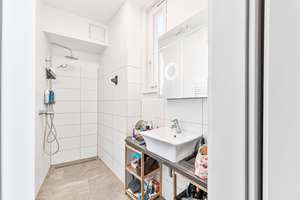 Traumhafte Altbauwohnung mit 2,80 m Stuckdecken, Loggia & hochwertiger Sanierung – Die vollständige Adresse der Immobilie erhältst du vom Anbieter., 70178 Karlshöhe, Stuttgart – Vorschaubild 3