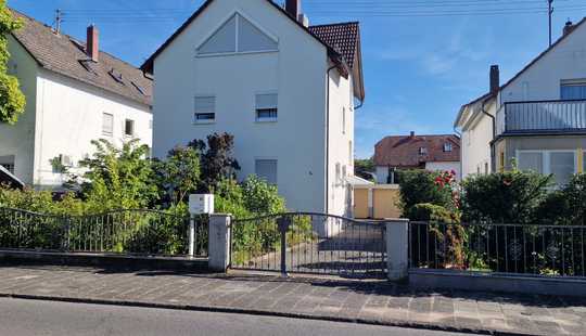 Bild von Frei ab sofort! Freistehendes 2-FH in Götzenhain 5,5-Zi.-Maisonette oben plus 3 Zi.-WE im EG