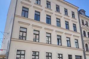 Bezugsfrei in zentraler Lage! * Tageslichtbad * Laminat * Südbalkon * WG-geeignet * hohe Rücklage
