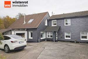 ***Großzügiges Familienhaus mit viel Platz - Ideal auch als Mehrgenerationenhaus!*** – Die vollständige Adresse der Immobilie erhältst du vom Anbieter., 42499 Hückeswagen – Vorschaubild 1