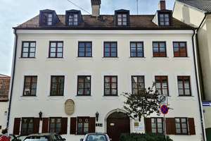Charmante Stadtwohnung mit hohen Räume und EBK in Ingolstadt-Mitte